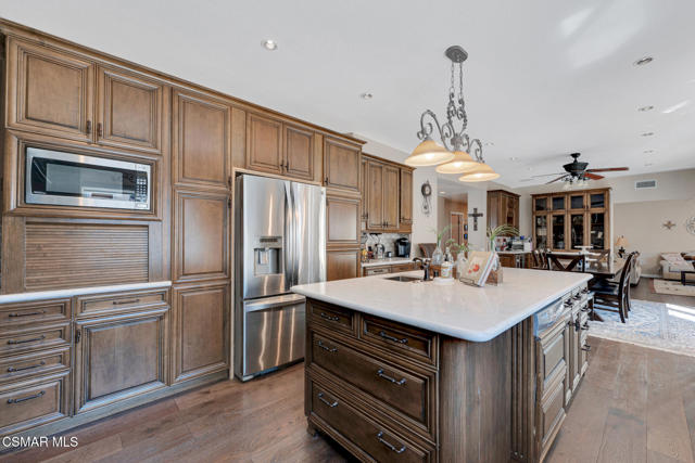 4542 Skidmore Court, Moorpark CA: https://media.crmls.org/mediaz/a4e2a227-a8f0-49e3-a34f-5c939bd07059.jpg