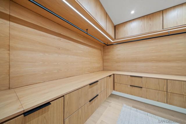 7372 76 Fay Ave, La Jolla CA: https://media.crmls.org/mediaz/a4e2cd61-b11c-4bfe-b67d-d681abdafb3f.jpg