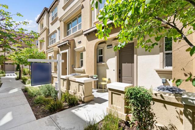 712 Amalfi Loop, Milpitas CA: https://media.crmls.org/mediaz/a4e368a3-b4ed-4583-b7bb-e65c8eaca4a9.jpg