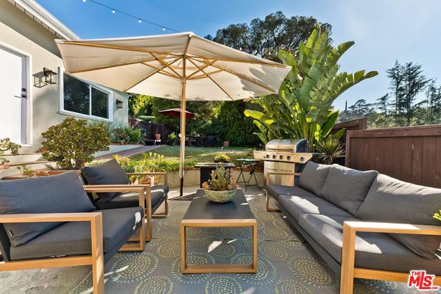 1410 Wellesley Drive, Glendale CA: https://media.crmls.org/mediaz/a4e470b8-77b0-41e6-85f4-45770648d2f6.jpg