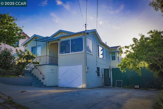 216 Suisun Ave, Rodeo CA: https://media.crmls.org/mediaz/a4e47a3b-e795-44b3-b771-75e3ce685470.jpg