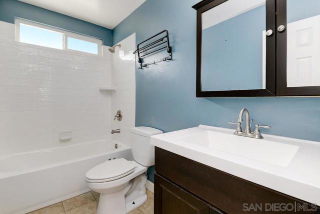 554 7Th St, Imperial Beach CA: https://media.crmls.org/mediaz/a4e4c0cd-9bc7-49ff-bca0-d09c0b594cc2.jpg