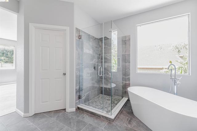 Image 13 of 20 For 2520 Stanford Way