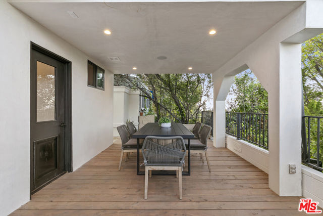 5132 Escobedo Drive, Woodland Hills CA: https://media.crmls.org/mediaz/a4e611d9-2840-472e-93d3-e4214aefedde.jpg