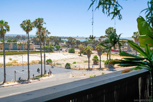 2540 Clairemont Dr, San Diego CA: https://media.crmls.org/mediaz/a4e654a1-5985-45b0-9e6c-7025b7419eca.jpg