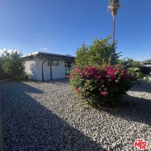 13423 Ramona Drive, Desert Hot Springs CA: https://media.crmls.org/mediaz/a4e672e8-fcfa-4699-974c-123e0a3d261b.jpg