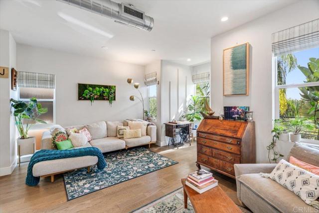 Detail Gallery Image 3 of 19 For 3060 G St, San Diego,  CA 92102 - 2 Beds | 2/1 Baths