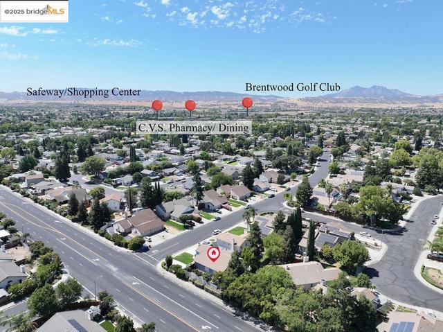 738 Valley Green Dr, Brentwood CA: https://media.crmls.org/mediaz/a4e6a2de-8ee1-40b4-a89f-f64625a1f9a3.jpg