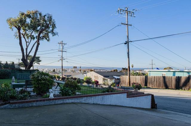 1524 Elm Avenue, Seaside CA: https://media.crmls.org/mediaz/a4e6ce92-fbe3-4685-a15a-4e0e791afe8b.jpg