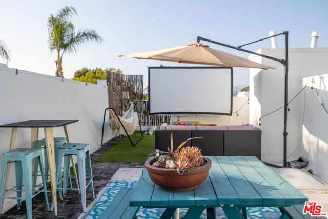 5010 Cahuenga Boulevard, 104 photo 2