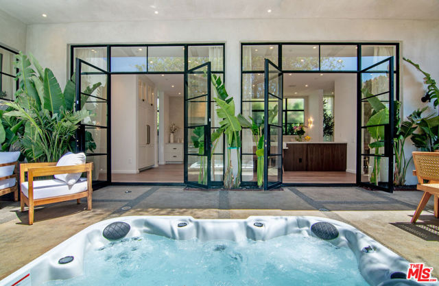 745 E Sunset Avenue, Venice CA: https://media.crmls.org/mediaz/a4e7f1db-b1f9-4f5a-b667-1232bb592dc0.jpg