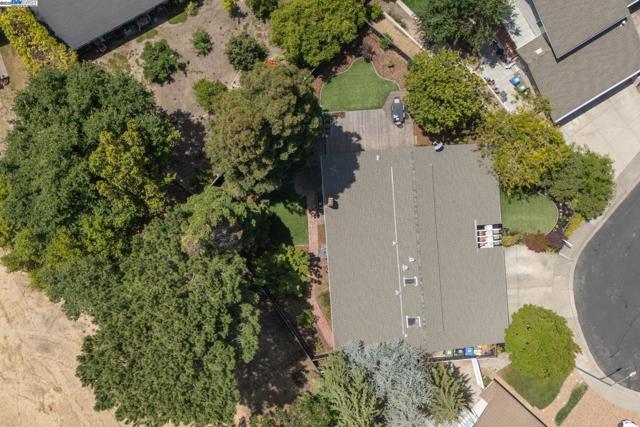 1021 Knightwood Ct, Walnut Creek CA: https://media.crmls.org/mediaz/a4e8fe39-ab1a-4e9a-a1a6-ed2cb12cb53a.jpg
