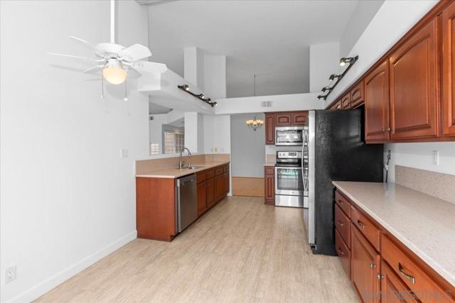 8585 Via Mallorca, La Jolla CA: https://media.crmls.org/mediaz/a4e9f367-715e-46c4-860c-d4299110a8ed.jpg