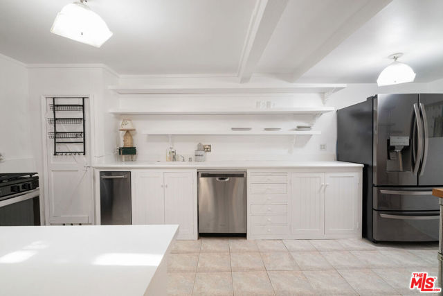 2020 Coldwater Canyon Drive, Beverly Hills CA: https://media.crmls.org/mediaz/a4eacab1-d9e7-4860-bb30-524c3d18084f.jpg