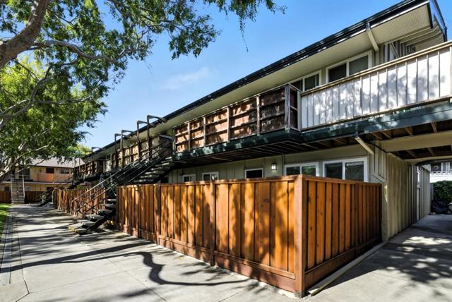 3015 Los Prados Street, San Mateo CA: https://media.crmls.org/mediaz/a4eb33e3-6608-45d8-9e2e-3790174add24.jpg