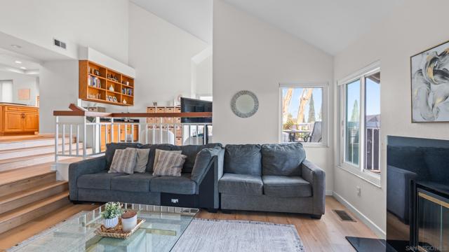 4621 Villas Court, Bonita CA: https://media.crmls.org/mediaz/a4ebd0f0-aa57-4385-a81c-27dbdb7de408.jpg