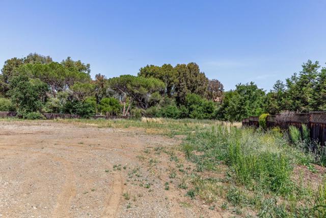 27121 W Fremont Road, Los Altos Hills CA: https://media.crmls.org/mediaz/a4ebf7e2-898c-4e56-b41e-526c39d53561.jpg