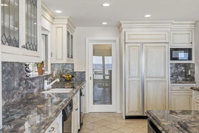 Detail Gallery Image 14 of 62 For 4177 Ocean Dr, Oxnard,  CA 93035 - 3 Beds | 3/1 Baths