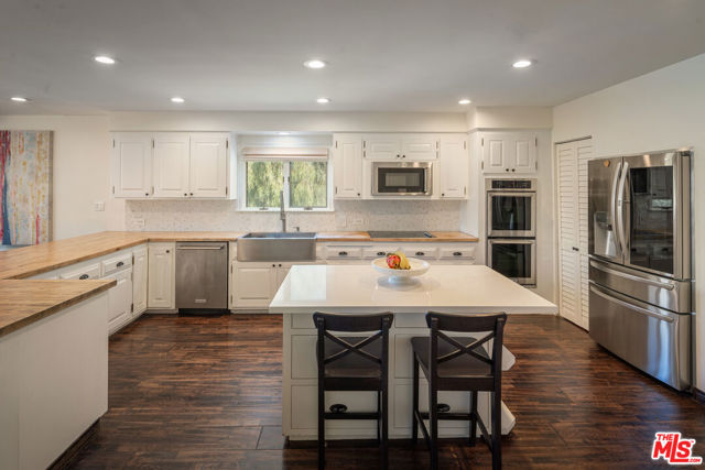4713 Bedel Street, Woodland Hills CA: https://media.crmls.org/mediaz/a4ec4ca9-5694-41c3-aefe-a1e11b08949b.jpg