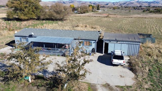 1204 Shore Road, Hollister CA: https://media.crmls.org/mediaz/a4eca662-fa87-4312-95cb-570769d7ea50.jpg