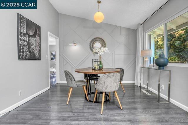 1821 Alicante Ct, Concord CA: https://media.crmls.org/mediaz/a4ed422f-0275-4d2c-9a76-01df30eea911.jpg