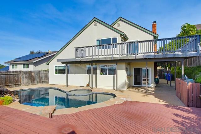 12835 Via Caballo Rojo, San Diego CA: https://media.crmls.org/mediaz/a4ed5709-df3d-4276-8980-f0a4145adc68.jpg