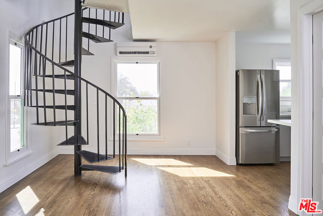 2191 El Sereno Avenue, Altadena CA: https://media.crmls.org/mediaz/a4ed7b4a-1f0e-49a9-aa05-e48796406e1b.jpg