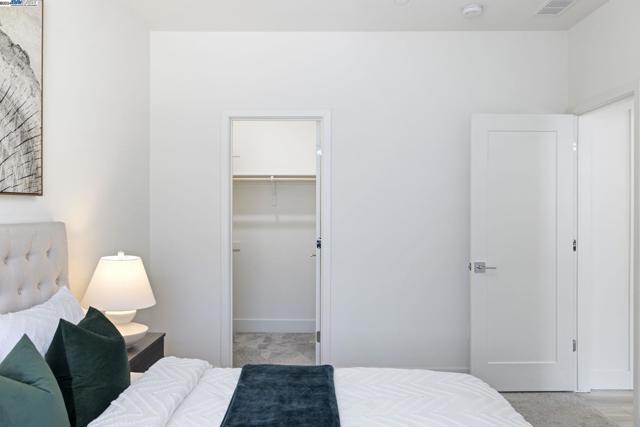 Image 24 of 39 For 9572 Seawind Way