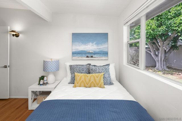 661 Balboa Avenue, Coronado CA: https://media.crmls.org/mediaz/a4eeb099-b6c2-4ed0-bbb4-69af1be651f9.jpg