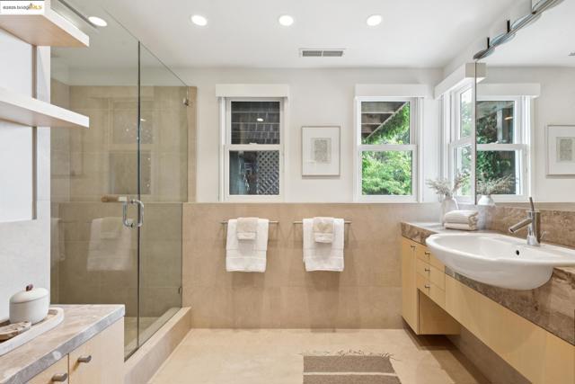 64 Crest Rd, Piedmont CA: https://media.crmls.org/mediaz/a4ef7418-6475-4151-90da-59e98db7c7fd.jpg