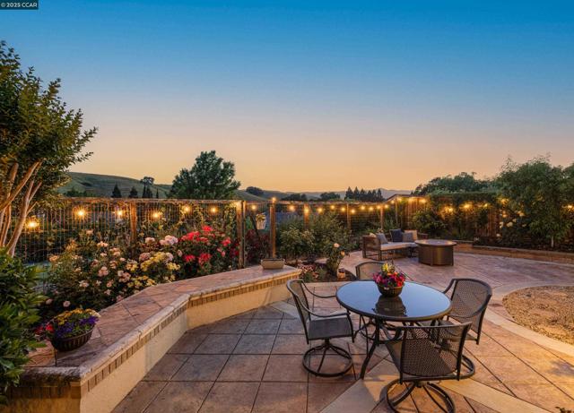 315 Glasgow Circle, Danville CA: https://media.crmls.org/mediaz/a4ef75c7-76b6-403a-9778-414ae10fdce9.jpg
