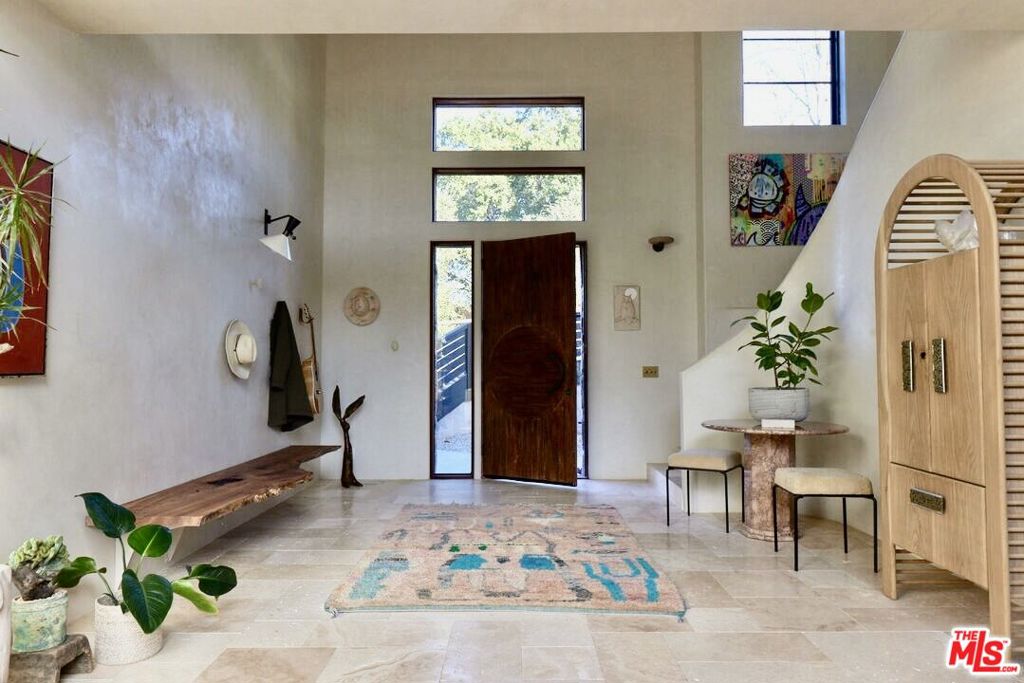 https://media.crmls.org/mediaz/a4efaa87-11cf-40e7-ac36-556386994ed6.jpg?preset=X-Large