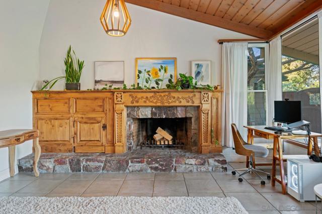 9835 Edgelake Dr, La Mesa CA: https://media.crmls.org/mediaz/a4efbf08-a973-4eec-84a2-4ae0576ab32b.jpg