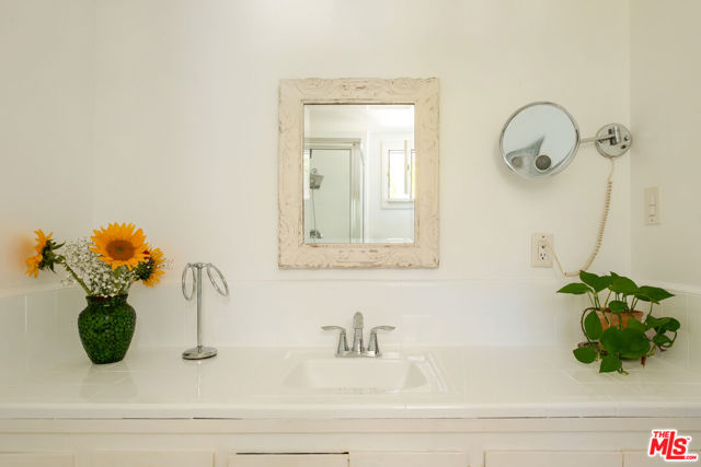 21316 Encina Road, Topanga CA: https://media.crmls.org/mediaz/a4efdcf1-69de-4e29-a903-33c0b557f82b.jpg