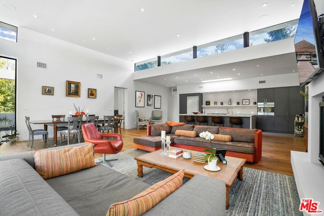 6254 Busch Drive, Malibu CA: https://media.crmls.org/mediaz/a4efdf76-30d6-4a99-af63-e3a01ab04d99.jpg