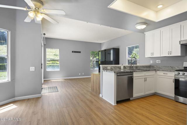 11928 Bubbling Brook Street, Moorpark CA: https://media.crmls.org/mediaz/a4f08220-7008-49b3-bafd-e90ca01491d8.jpg