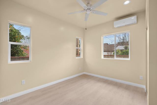 Detail Gallery Image 11 of 14 For 148 S Parish Pl, Burbank,  CA 91506 - 3 Beds | 2 Baths