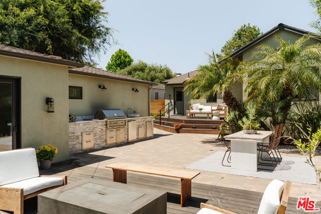 7920 Yorktown Avenue, Los Angeles CA: https://media.crmls.org/mediaz/a4f0f379-06af-434f-b0e9-1b332860cd0d.jpg