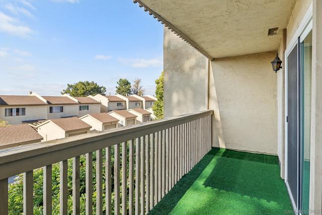 7700 Parkway Dr, La Mesa CA: https://media.crmls.org/mediaz/a4f1289b-4a08-4698-8e69-ce4cefac3a41.jpg