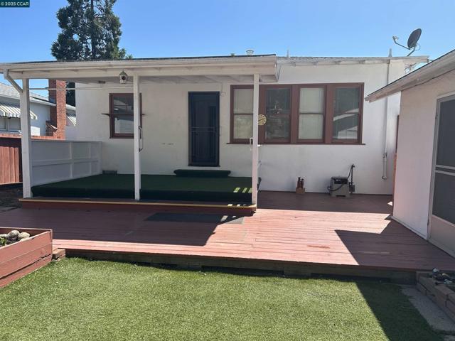 1241 Pinole Valley Rd, Pinole CA: https://media.crmls.org/mediaz/a4f12afe-d499-4e62-9cbd-352f0481aa10.jpg