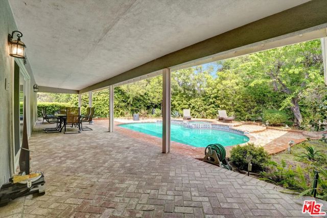 3530 Royal Woods Drive, Sherman Oaks CA: https://media.crmls.org/mediaz/a4f130a8-600b-4594-93b9-bb10f747cf37.jpg