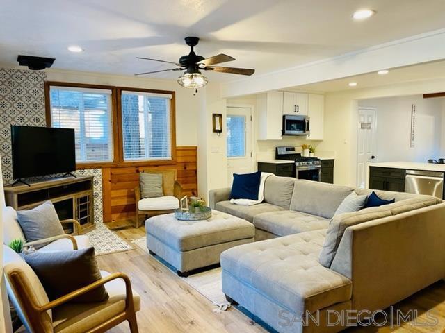 41489 Comstock Ln, Big Bear CA: https://media.crmls.org/mediaz/a4f19287-97e4-460f-8d5d-6f2df601d38e.jpg