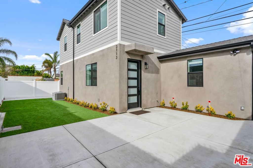 3113 Hollydale Drive