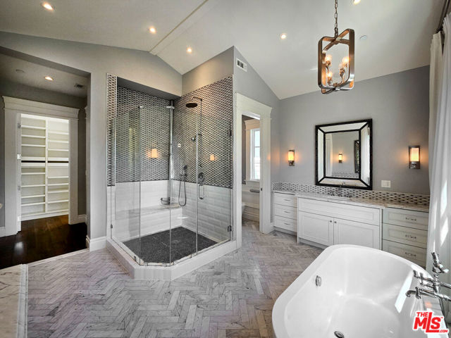 3815 Valley Meadow Road, Encino CA: https://media.crmls.org/mediaz/a4f28b59-36de-4f2e-93e8-b37ba18a2d15.jpg