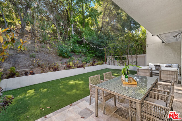 2771 Claray Drive, Los Angeles CA: https://media.crmls.org/mediaz/a4f2ae08-b129-4eba-8c00-2f5c89600949.jpg