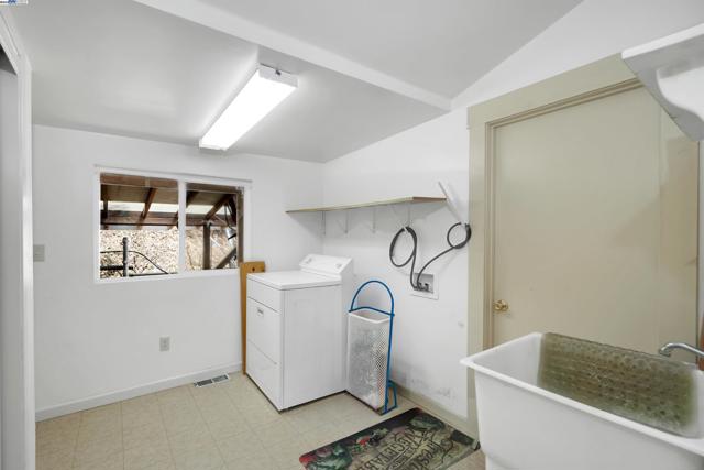 75 Kilkare Rd, Sunol CA: https://media.crmls.org/mediaz/a4f3307e-ffd8-48ad-b69f-6fe5091a5289.jpg