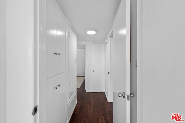 1101 Lincoln Boulevard, Santa Monica CA: https://media.crmls.org/mediaz/a4f36343-97eb-4cf0-8e09-dccd6918c970.jpg