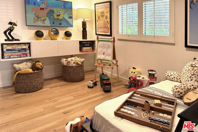 11575 Dona Dorotea Drive, Studio City CA: https://media.crmls.org/mediaz/a4f3858c-1ecd-45bc-8122-8a3c4ad83de4.jpg