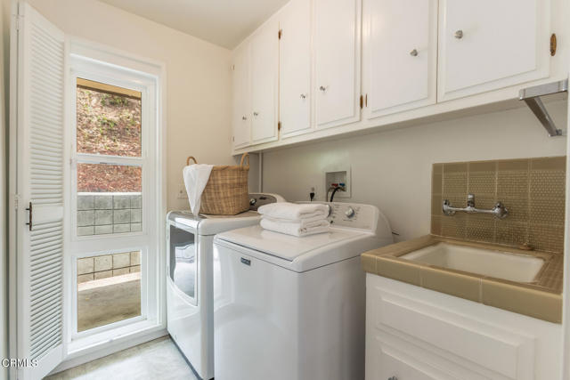 5766 Briartree Drive, La Canada Flintridge CA: https://media.crmls.org/mediaz/a4f39160-2e75-4a32-acf4-7a81f717cc3c.jpg