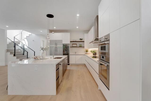 546 9th Avenue, Menlo Park CA: https://media.crmls.org/mediaz/a4f3b456-e209-4eec-be9e-bb62757892b8.jpg